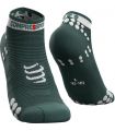 Compra online Calcetines Running Compressport Pro Racing Socks V3.0 Plata Pino Blanco en oferta al mejor precio