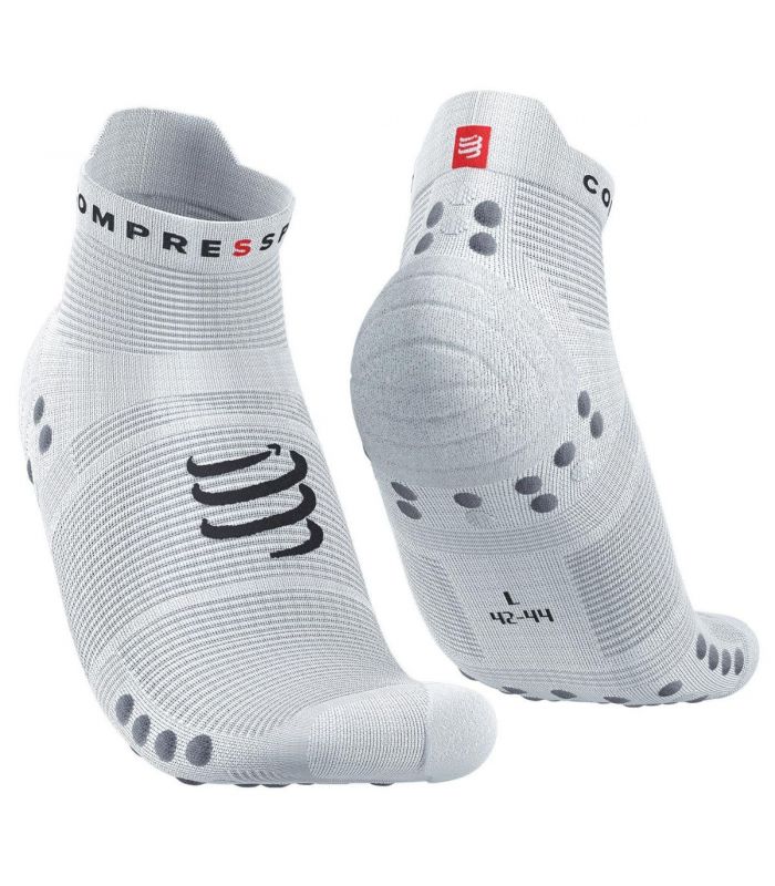 Compra online Calcetines Compressport Pro Racing Socks v4.0 Run Low White Alloy en oferta al mejor precio