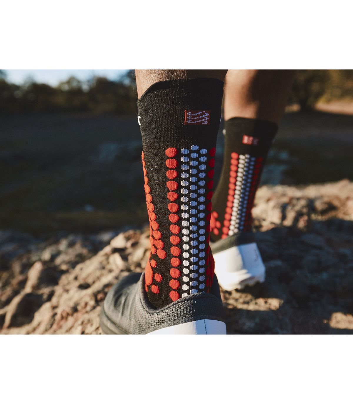 Calcetines Compressport Pro Racing Socks v4.0 Trail Black Red. Oferta y  comprar