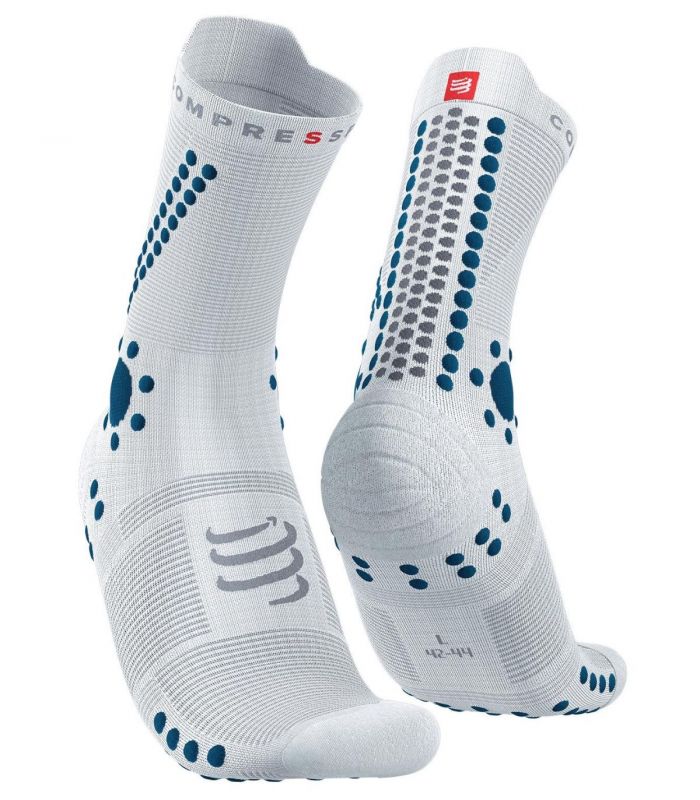 Compra online Calcetines Compressport Pro Racing Socks v4.0 Trail White Fjord Blue en oferta al mejor precio