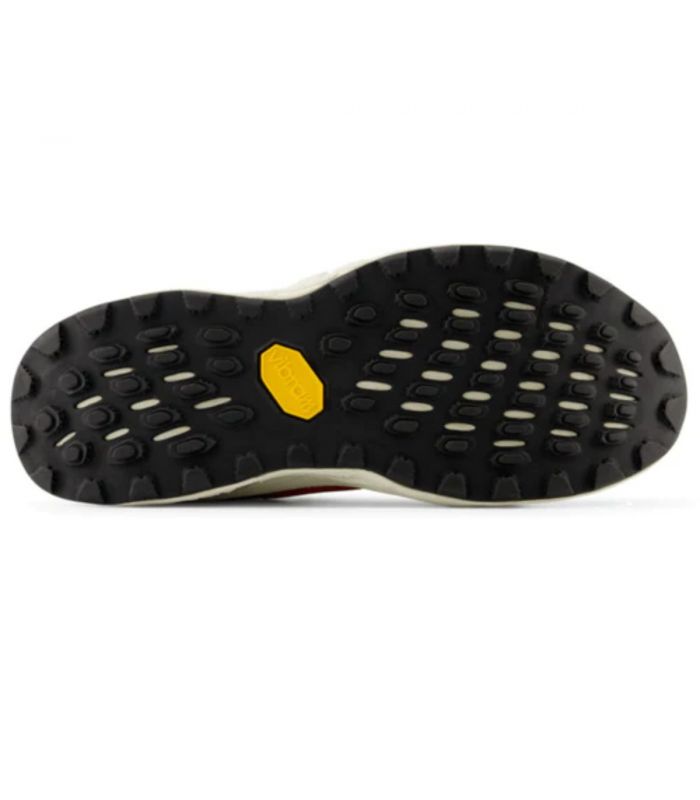 Compra online Zapatillas New Balance Fresh Foam Hierro Hombre V8 Rojo Amarillo en oferta al mejor precio