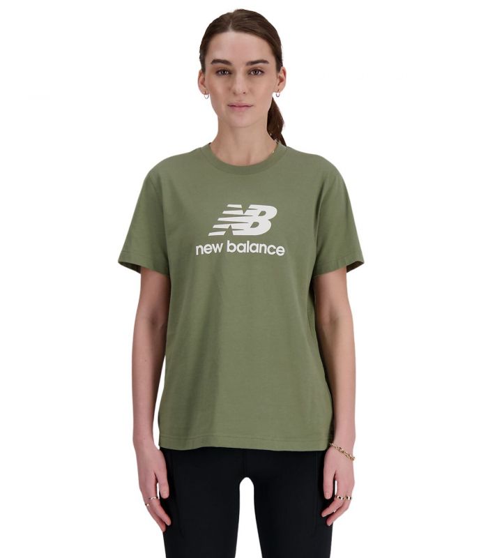 Compra online Camiseta New Balance Sport Essentials Jersey Logo T-Shirt Mujer Dark Olivine en oferta al mejor precio